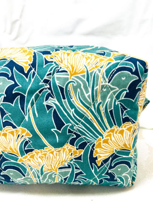 Fabric close-up — Lodden Teal Laceflower